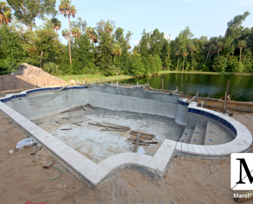 a segurança é um aspecto muito importante na construção e utilização de uma piscina. Algumas das medidas de segurança que podem ser adotadas
